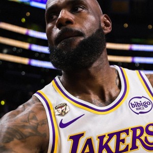 一举两得！湖人63-45爵士，詹姆斯半场18+4+6+3！